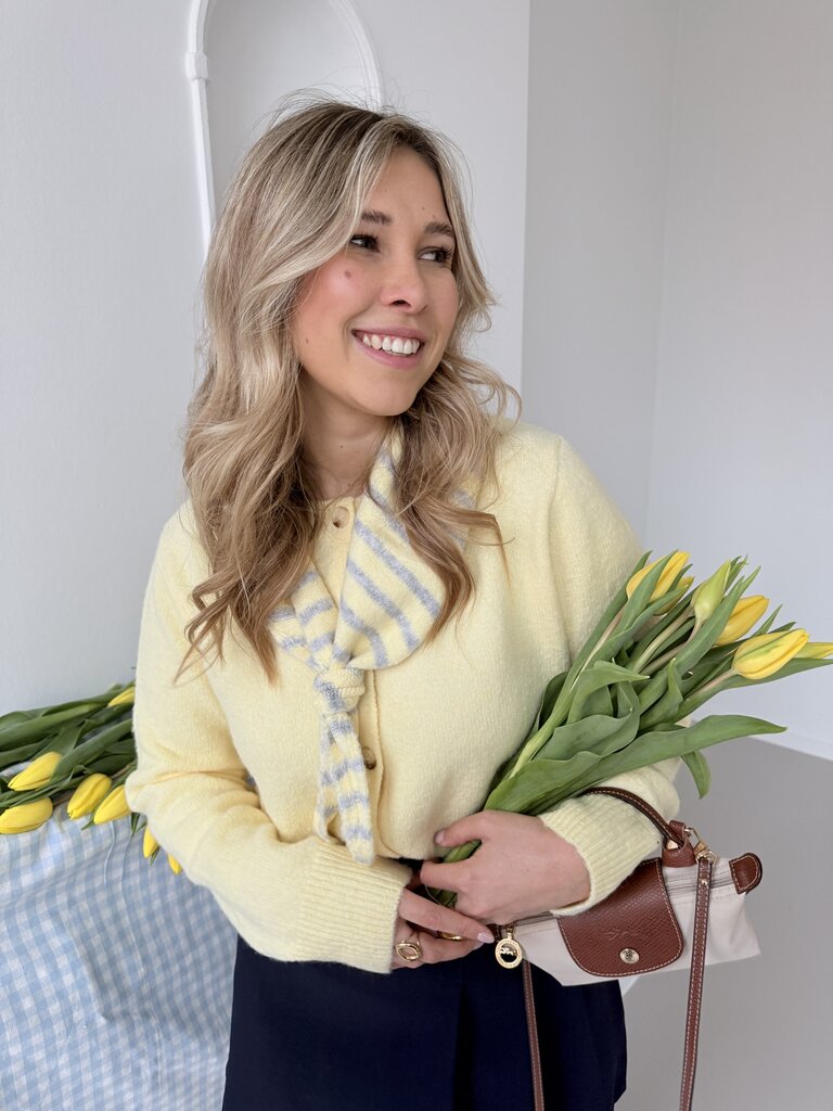 Sara knit with striped scarf yellow