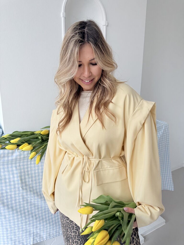 Muse blazer soft yellow