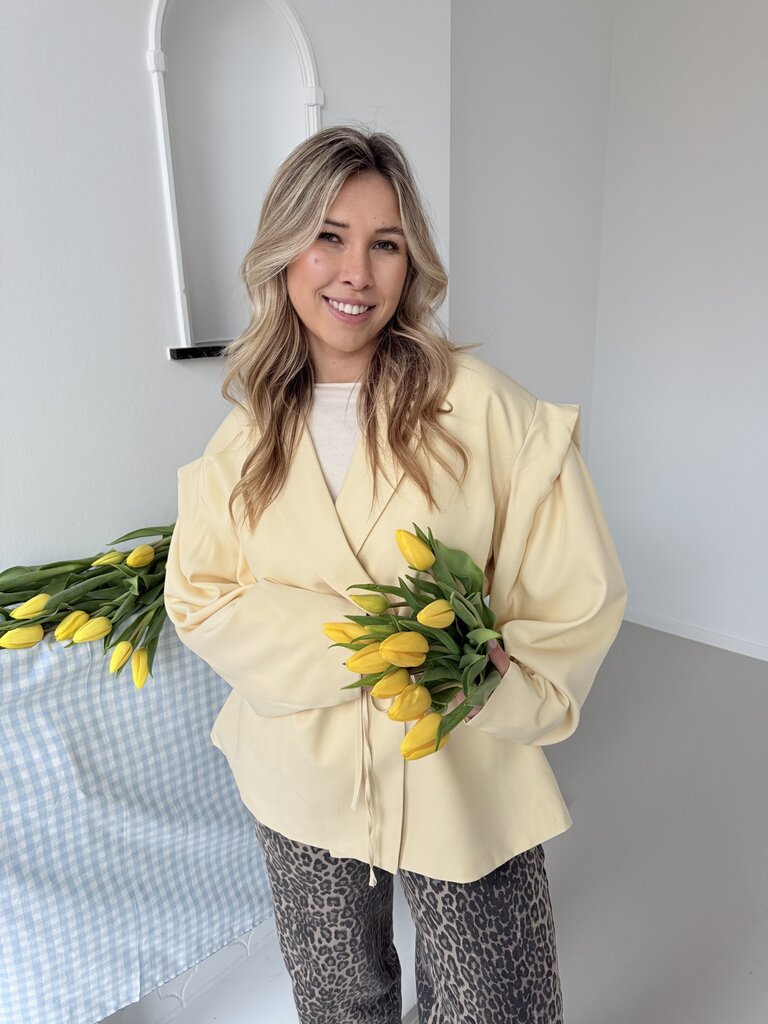 Muse blazer soft yellow