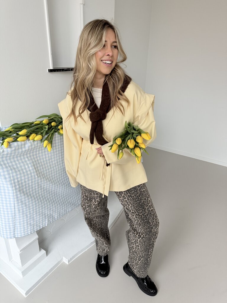Muse blazer soft yellow