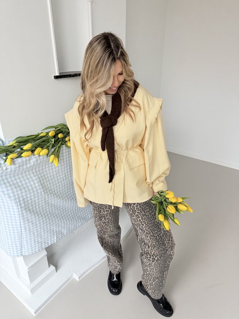 Muse blazer soft yellow