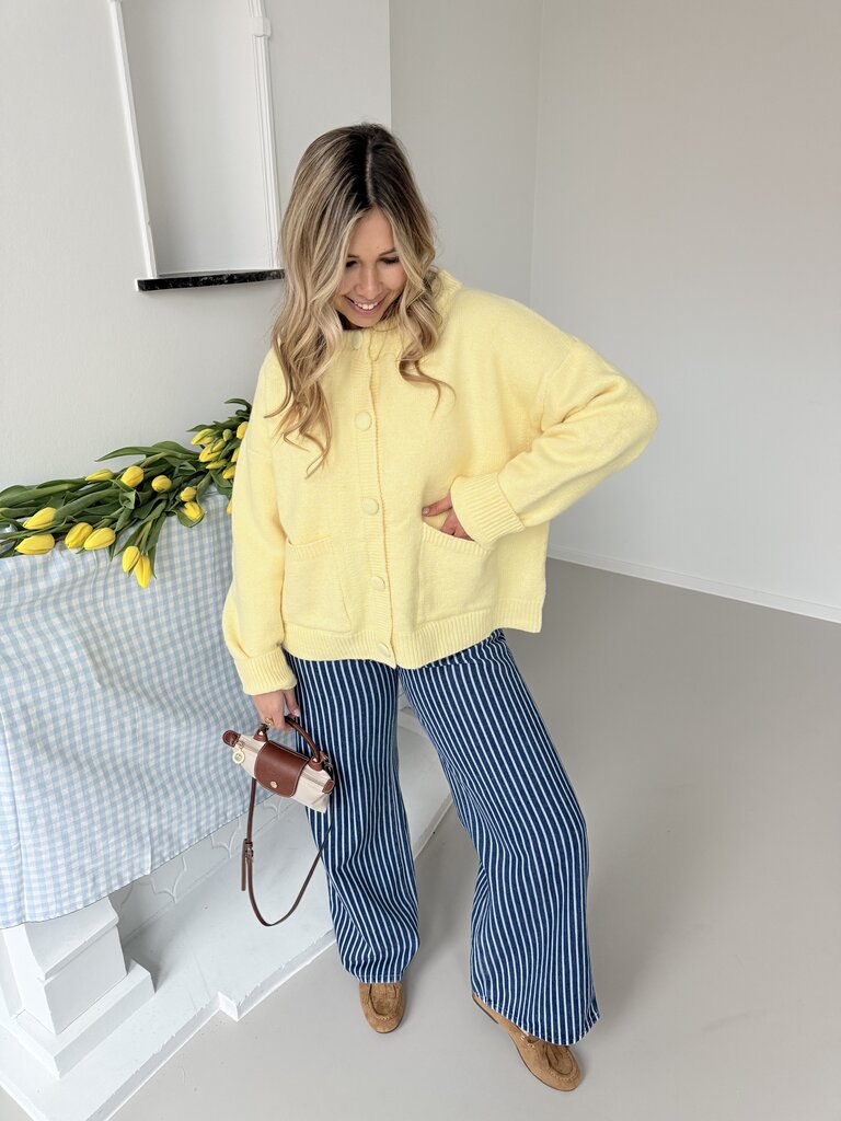 Button knit yellow