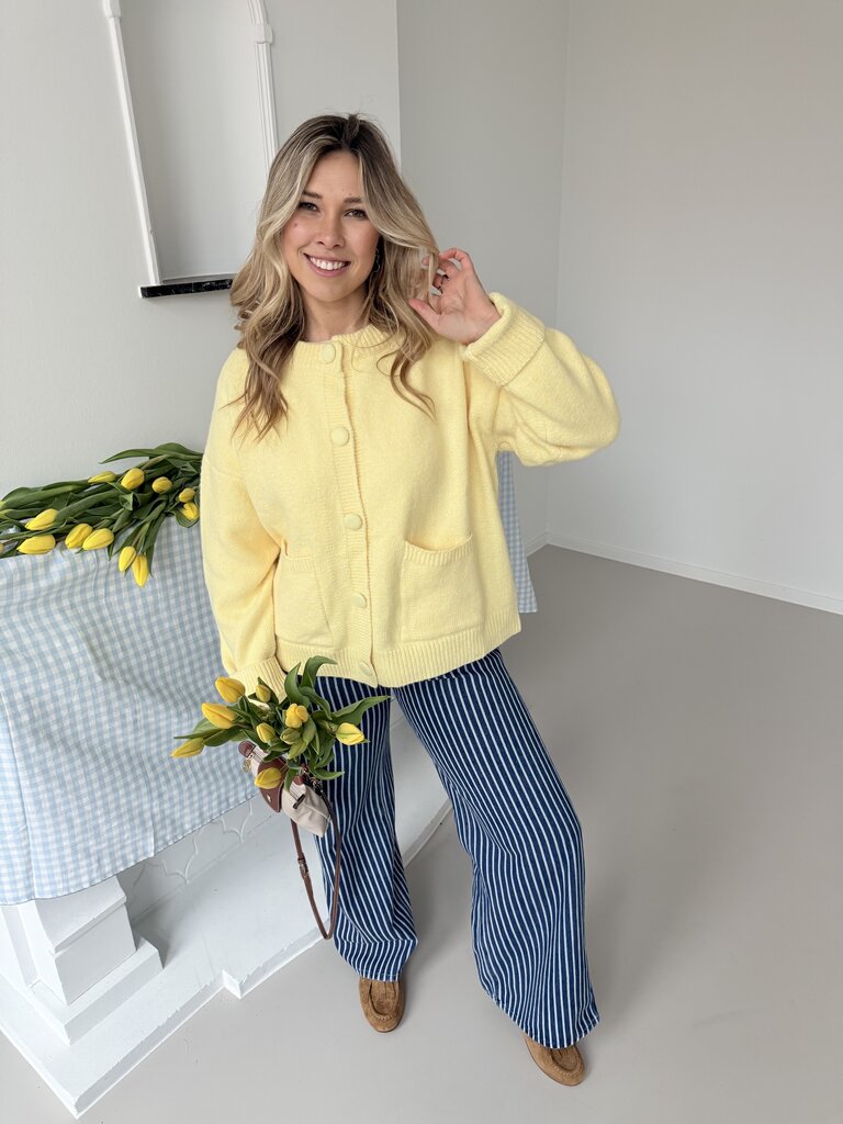Button knit yellow