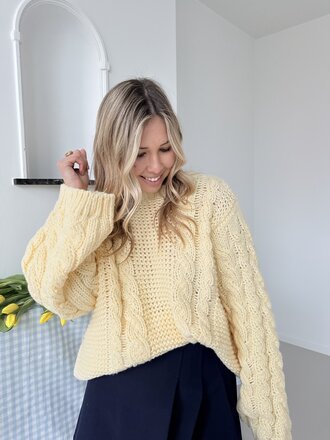Nora oversized knit yellow