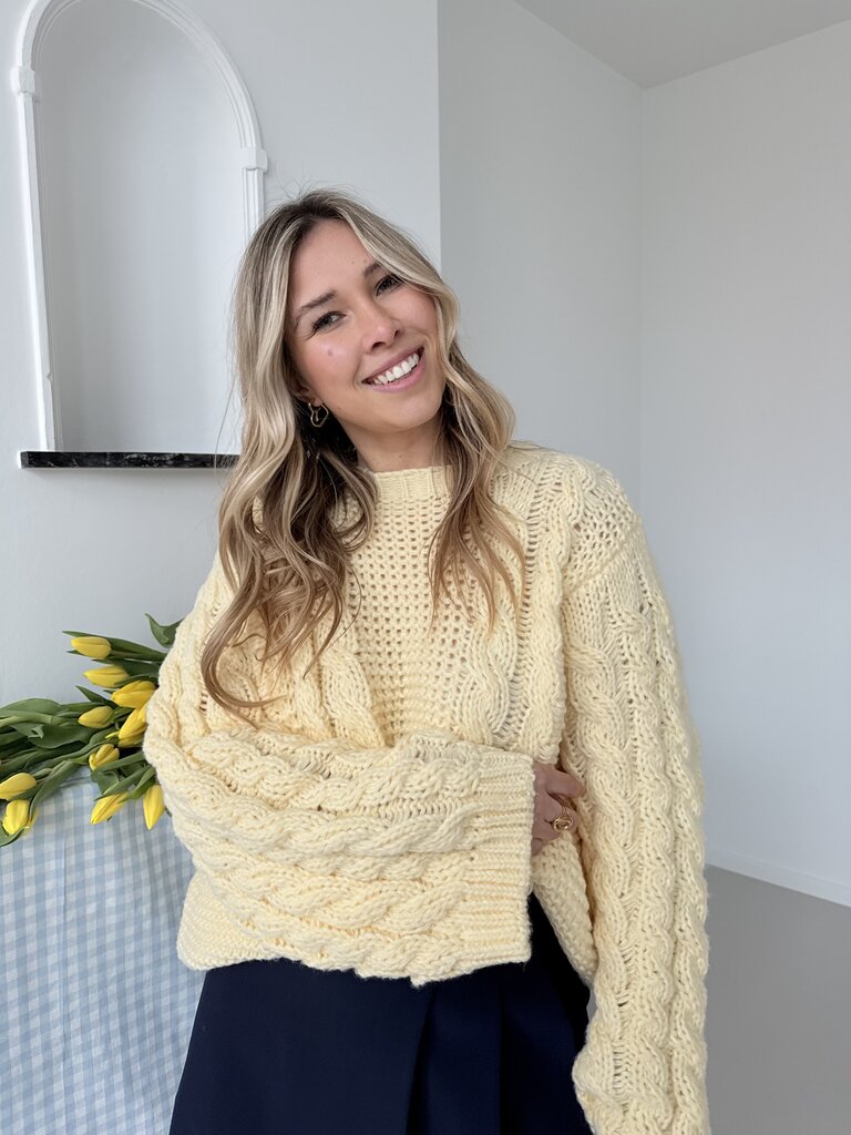 Nora oversized knit yellow