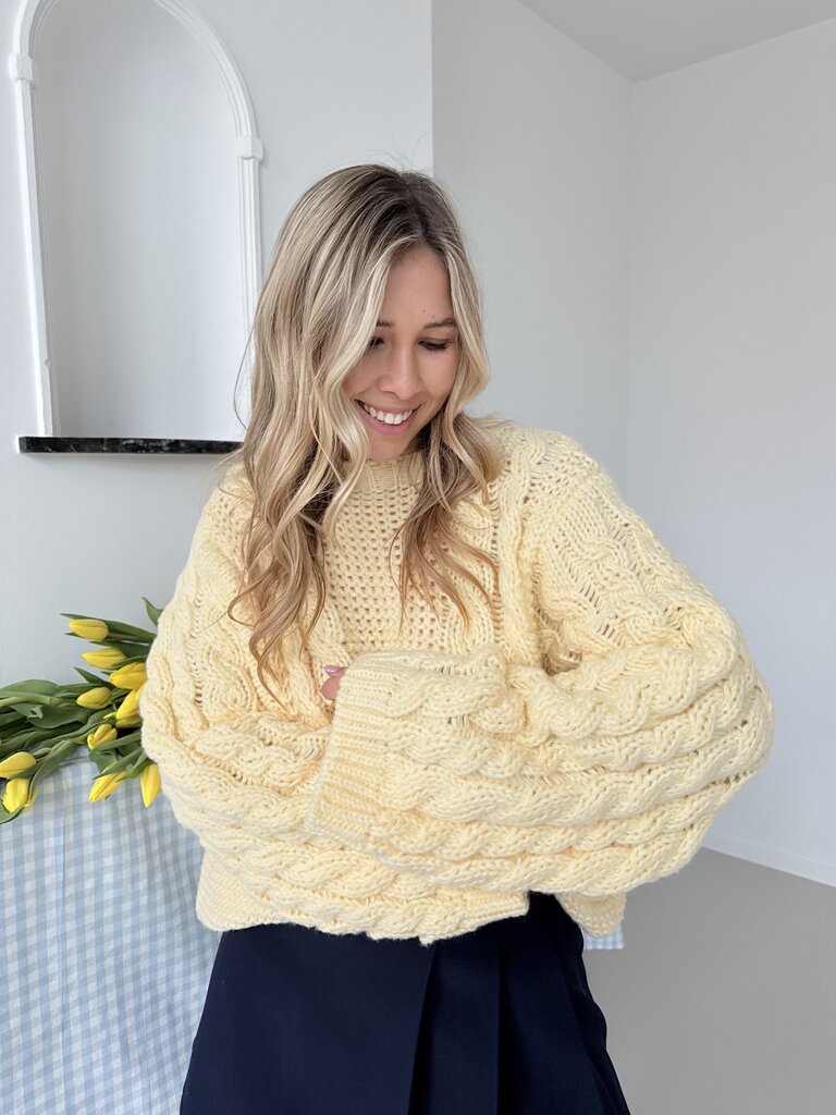 Nora oversized knit yellow