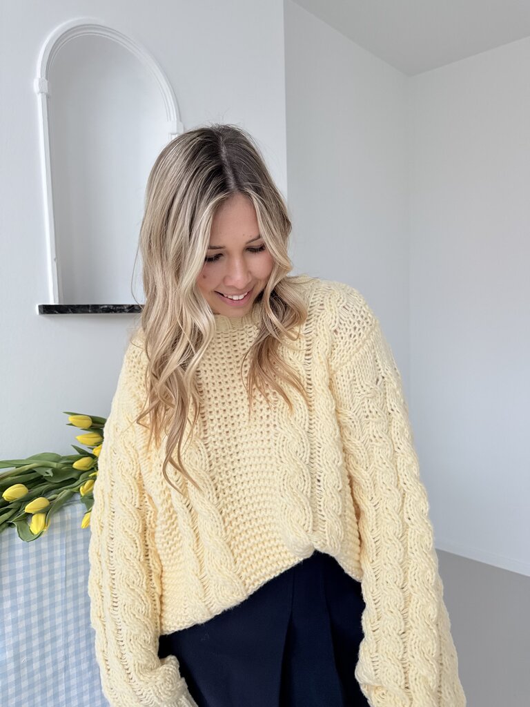 Nora oversized knit yellow