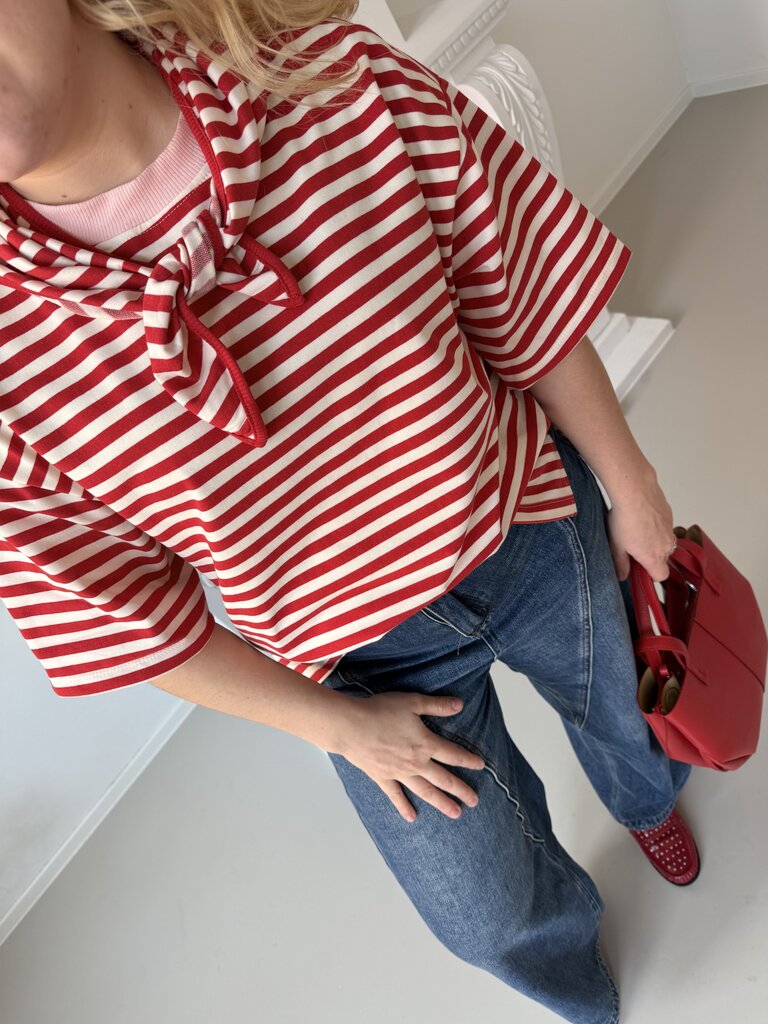 Avalon T-shirt with scarf red