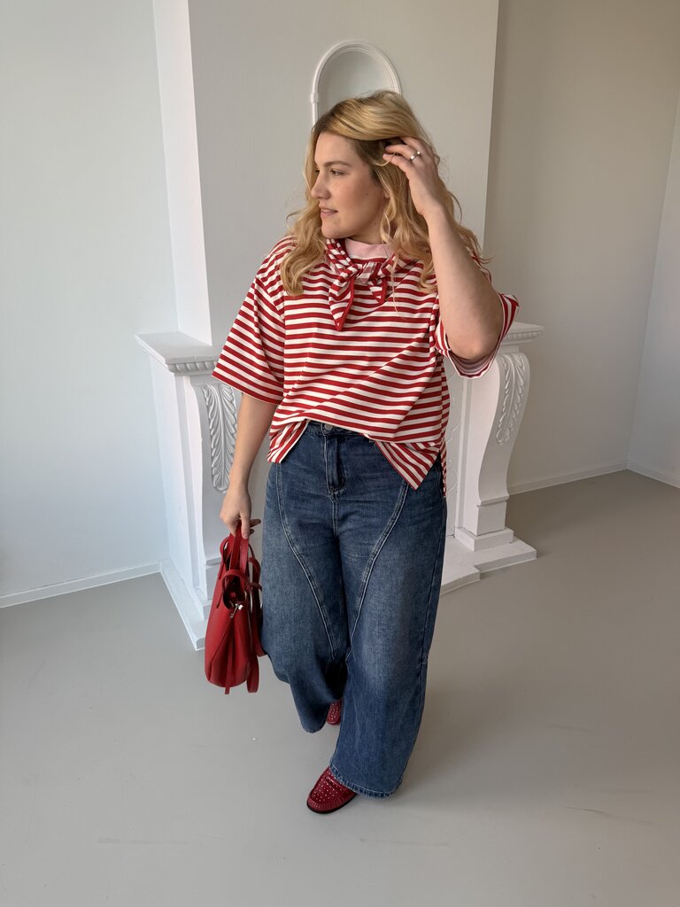 Avalon T-shirt with scarf red