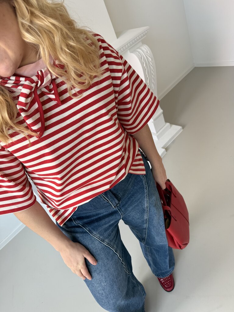 Avalon T-shirt with scarf red