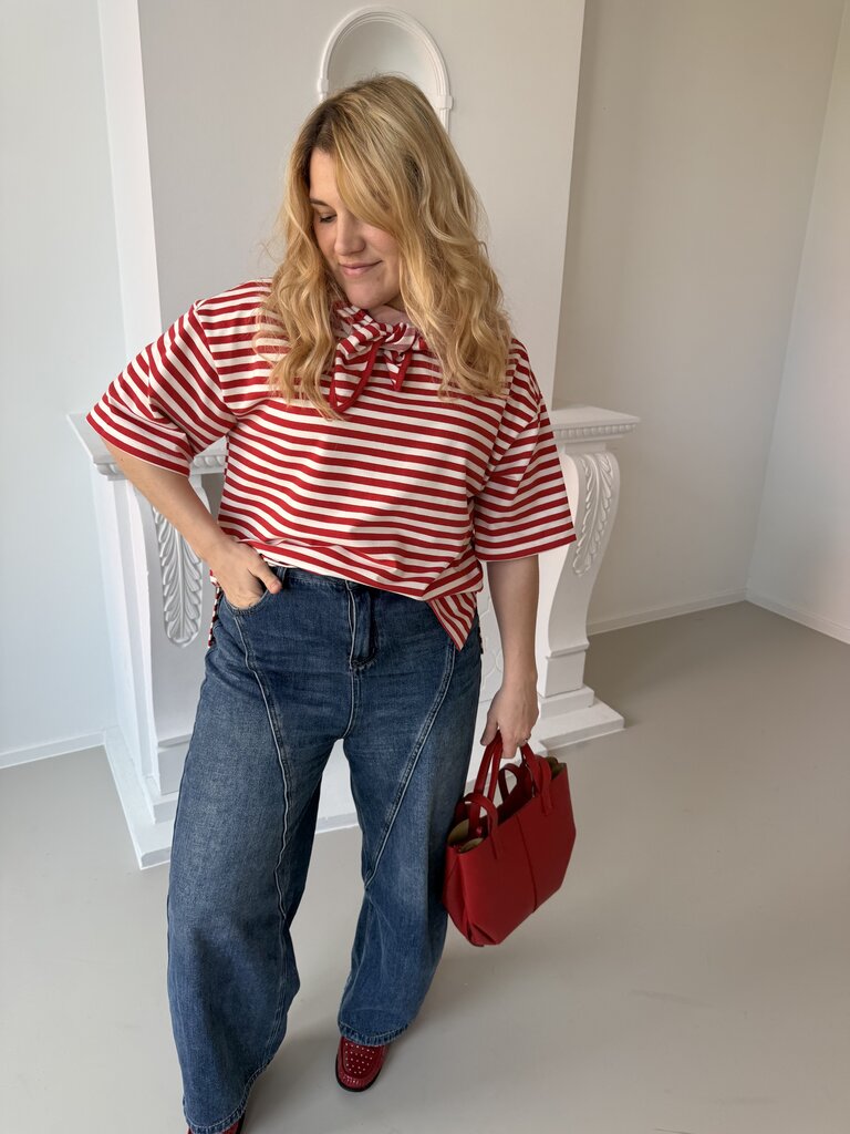 Avalon T-shirt with scarf red