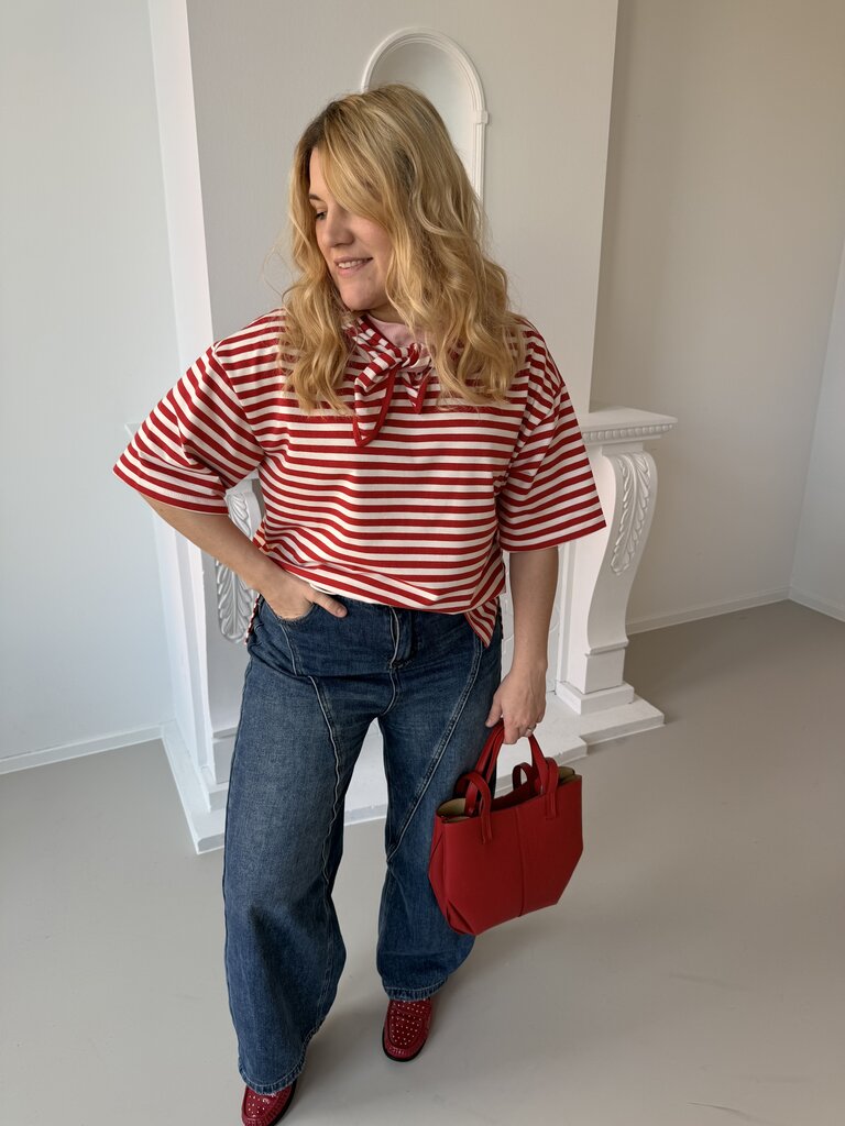 Avalon T-shirt with scarf red