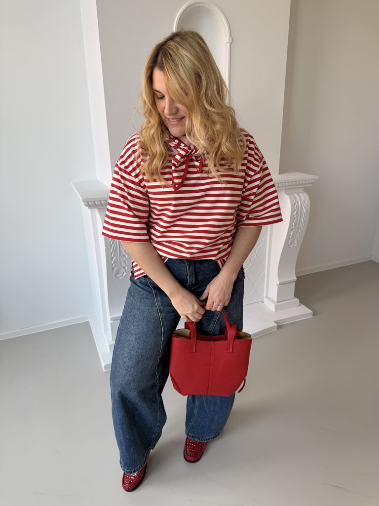 Avalon T-shirt with scarf red