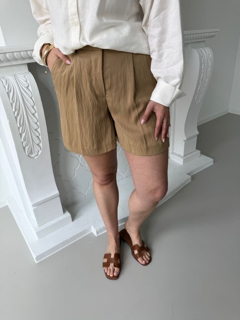 Emma short camel