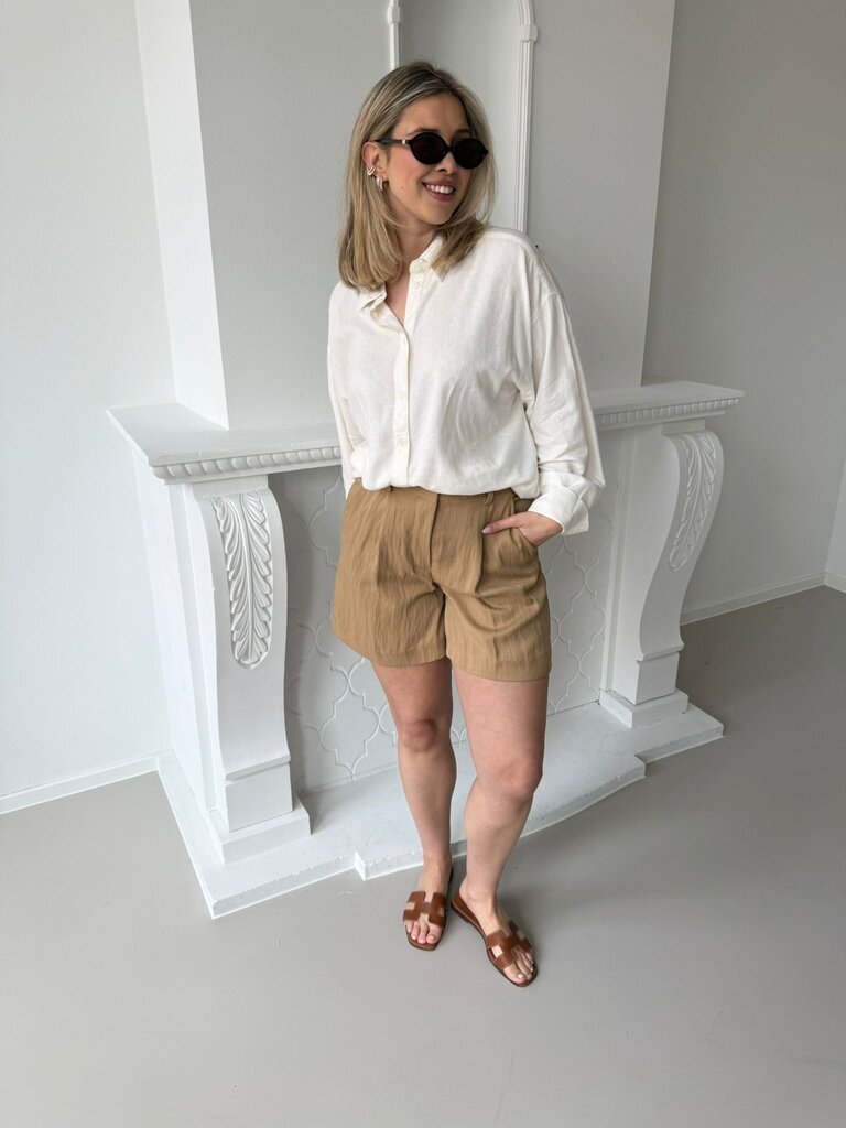 Emma short camel