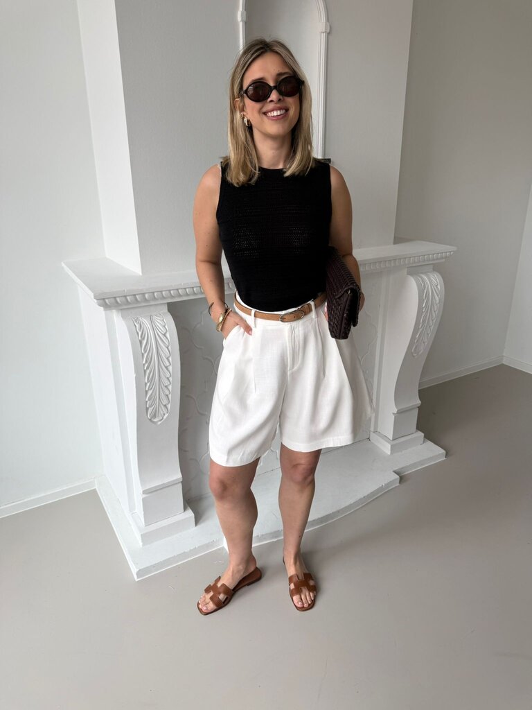 Laurelle short white