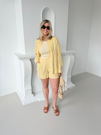 Almira short yellow