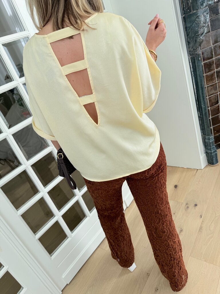Paula top soft yellow