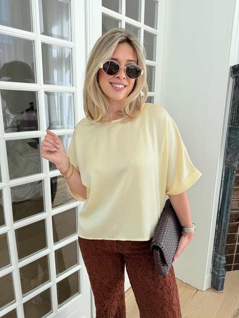 Paula top soft yellow