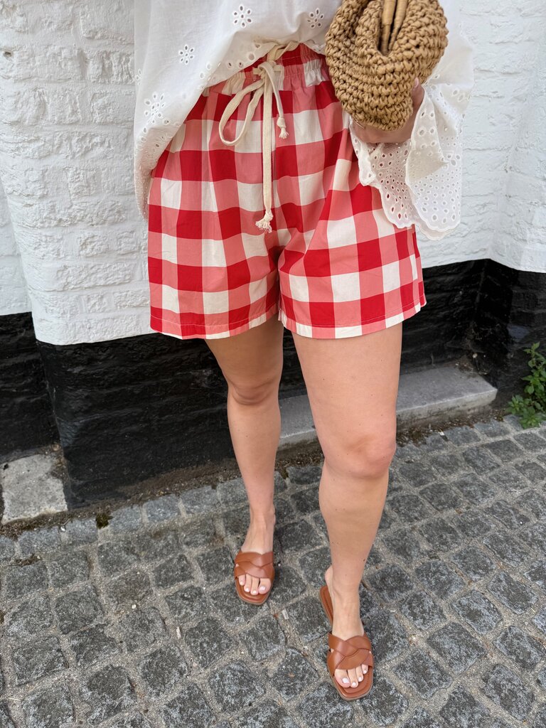 Vicky short red