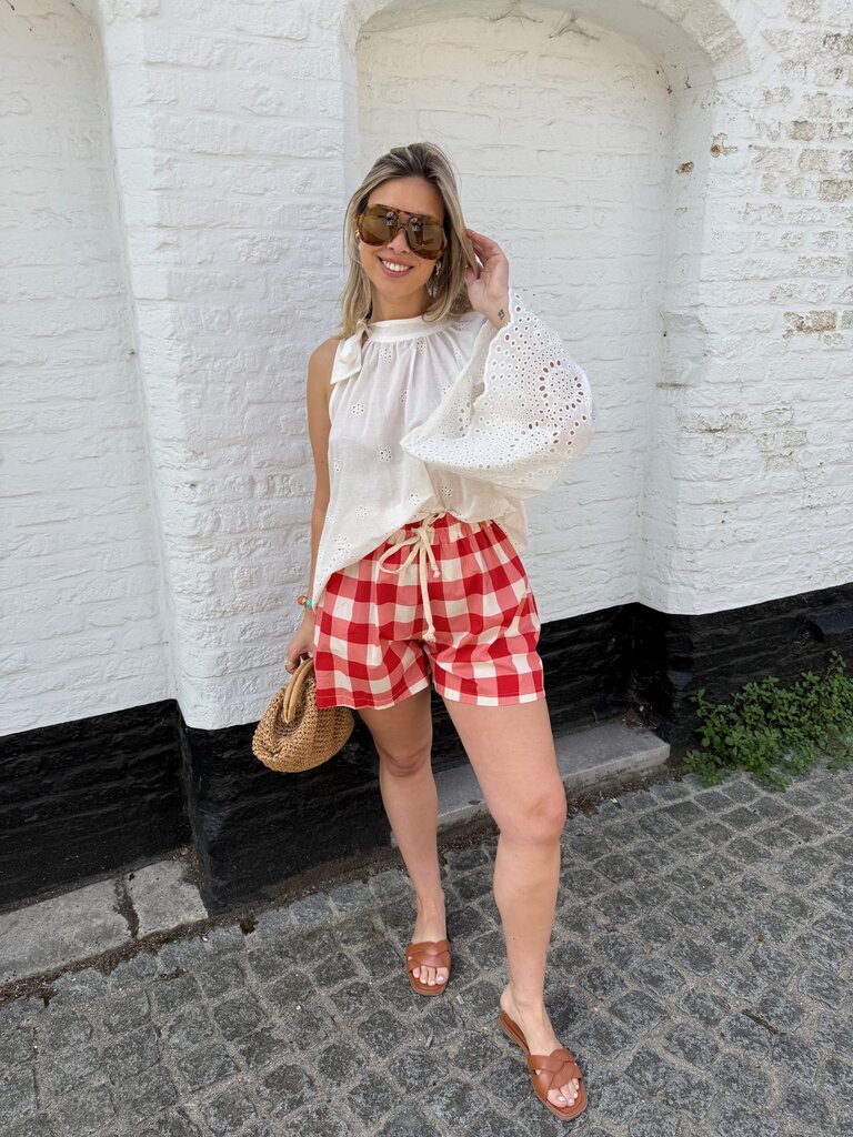 Vicky short red