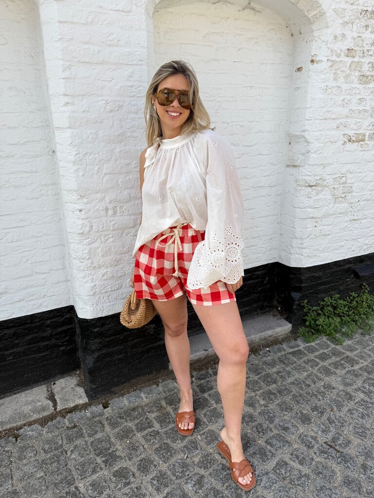 Vicky short red