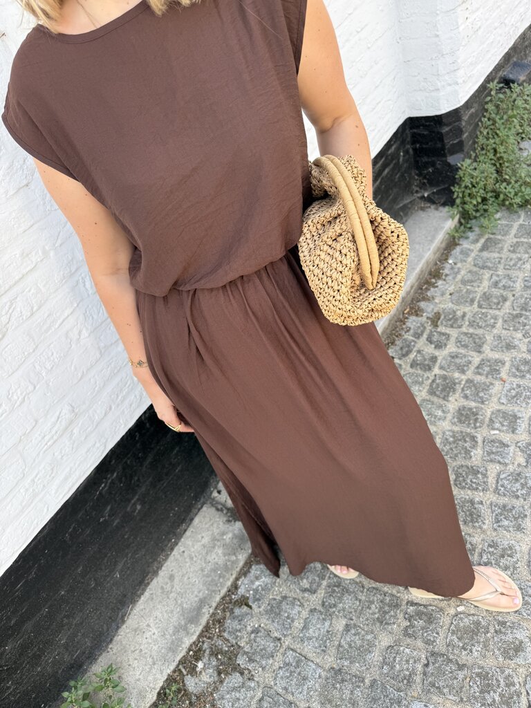 Alice ensemble brown