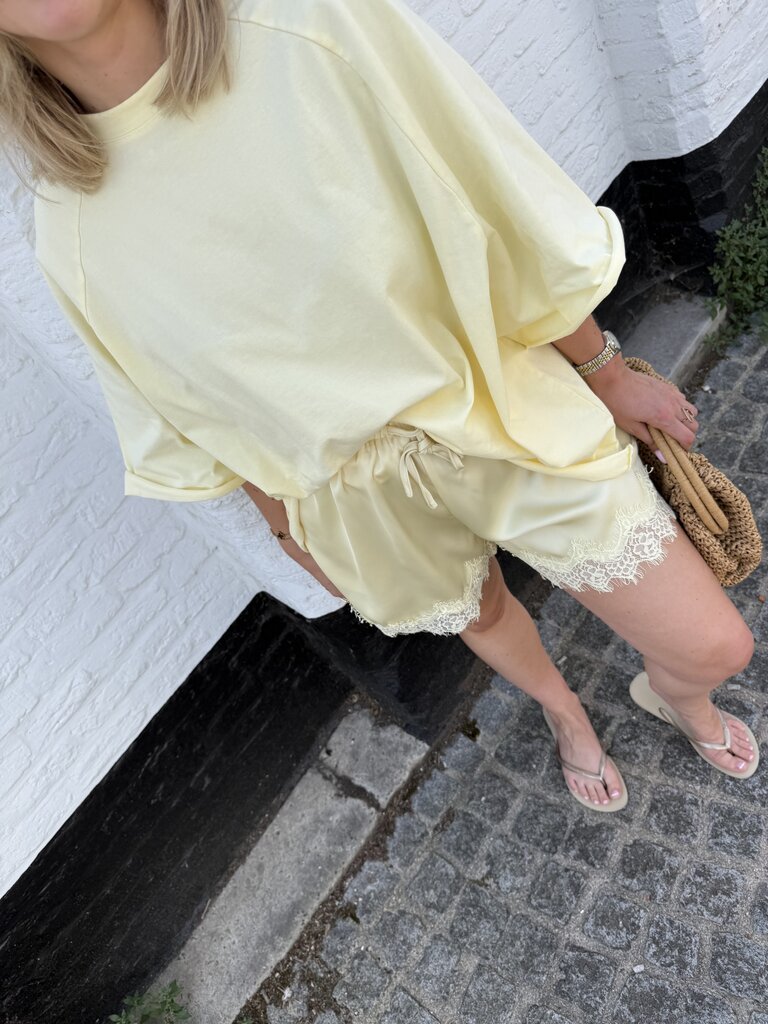 Ava lace short butter yellow