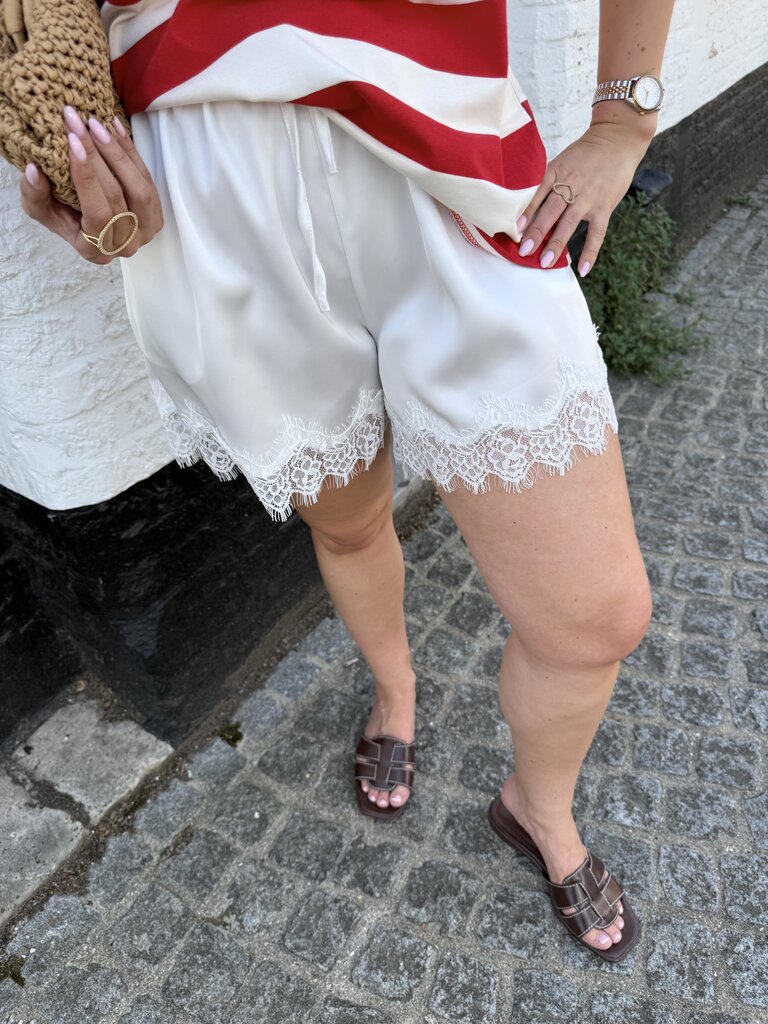 Ava lace short white
