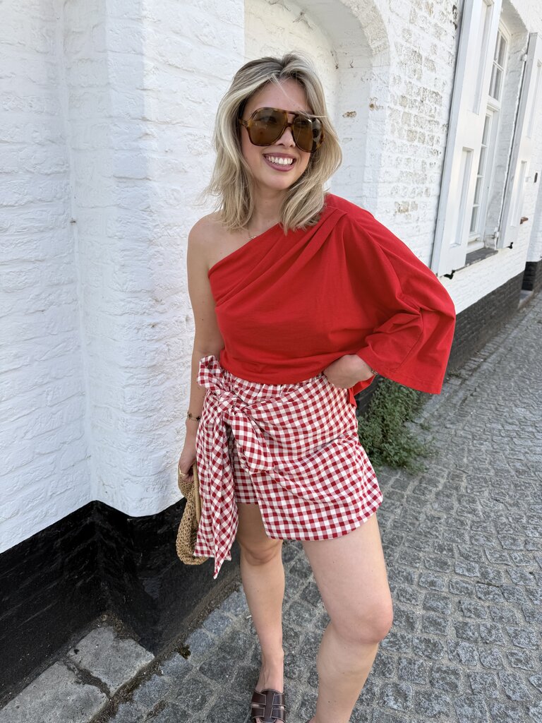 Julie skort red