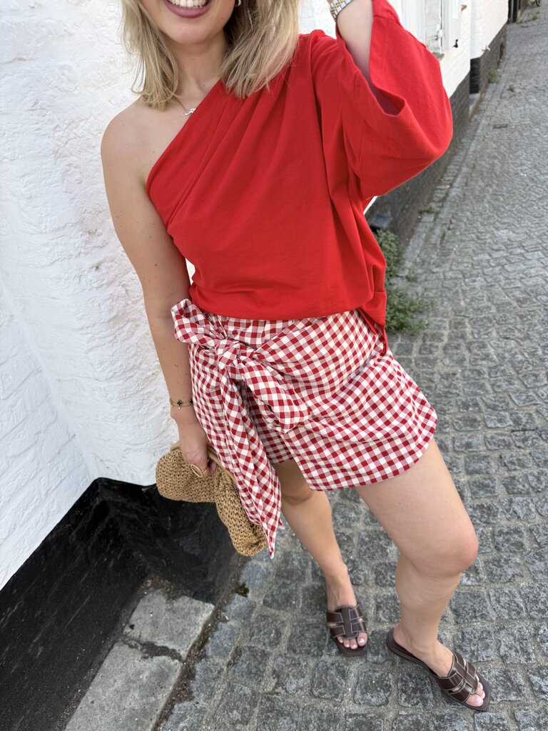 Julie skort red