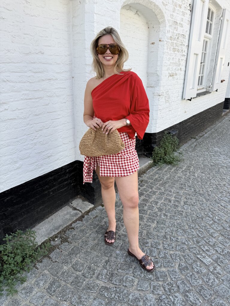 Julie skort red