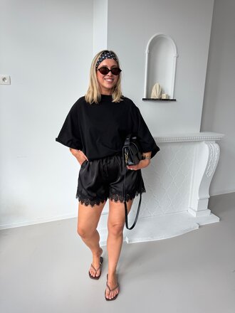 Ava lace short black