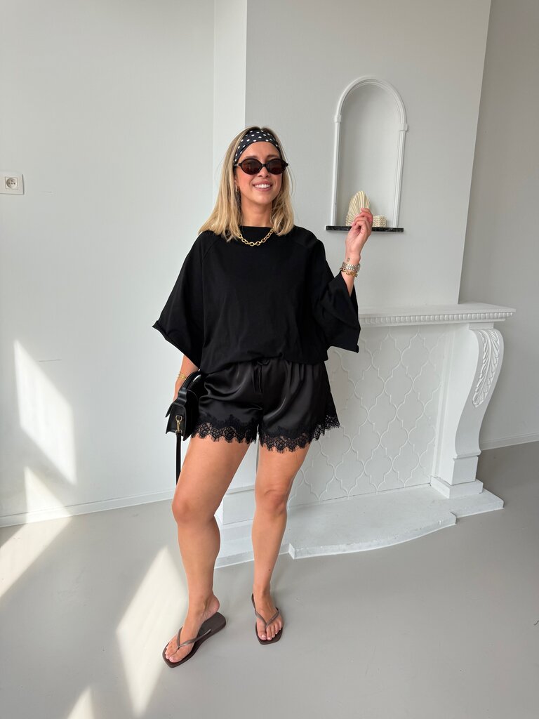 Ava lace short black