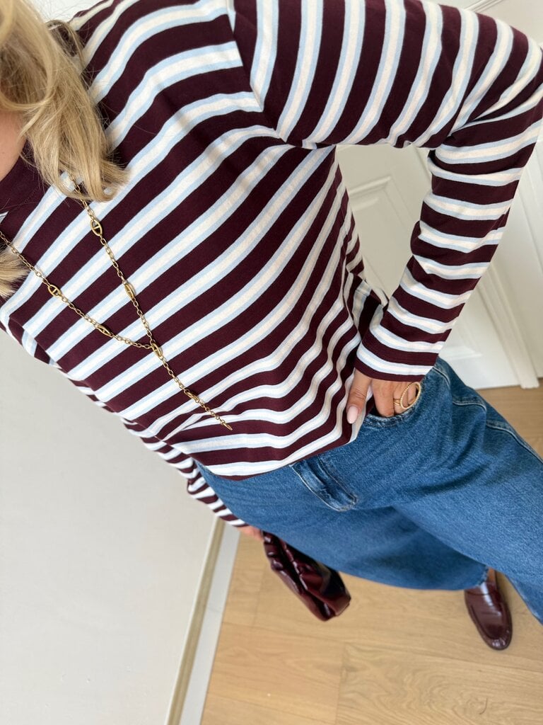 Sophie tee wine