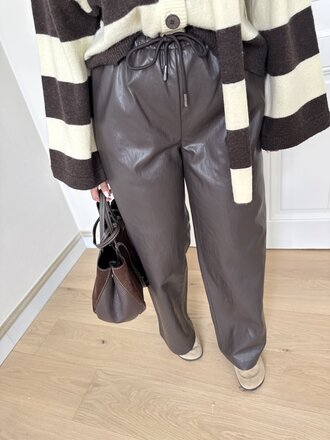 Mini faux leather pants brown