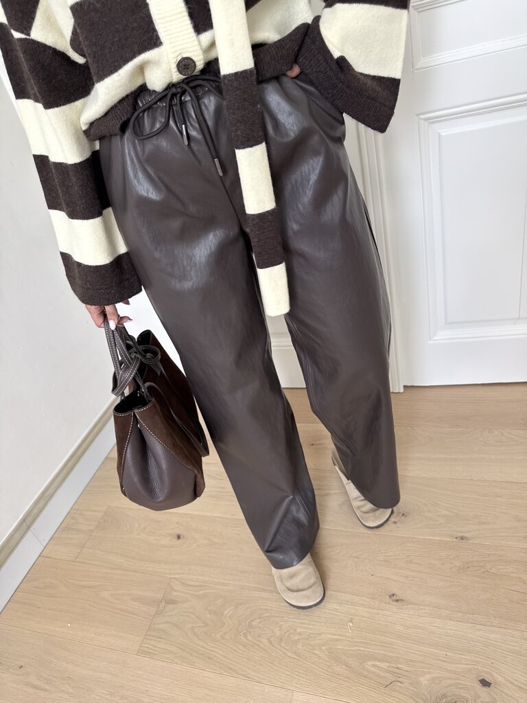 Mini faux leather pants brown