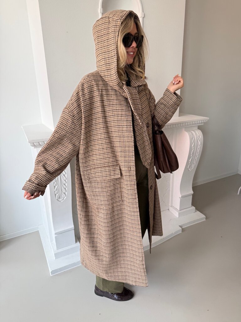 Lotta checked coat