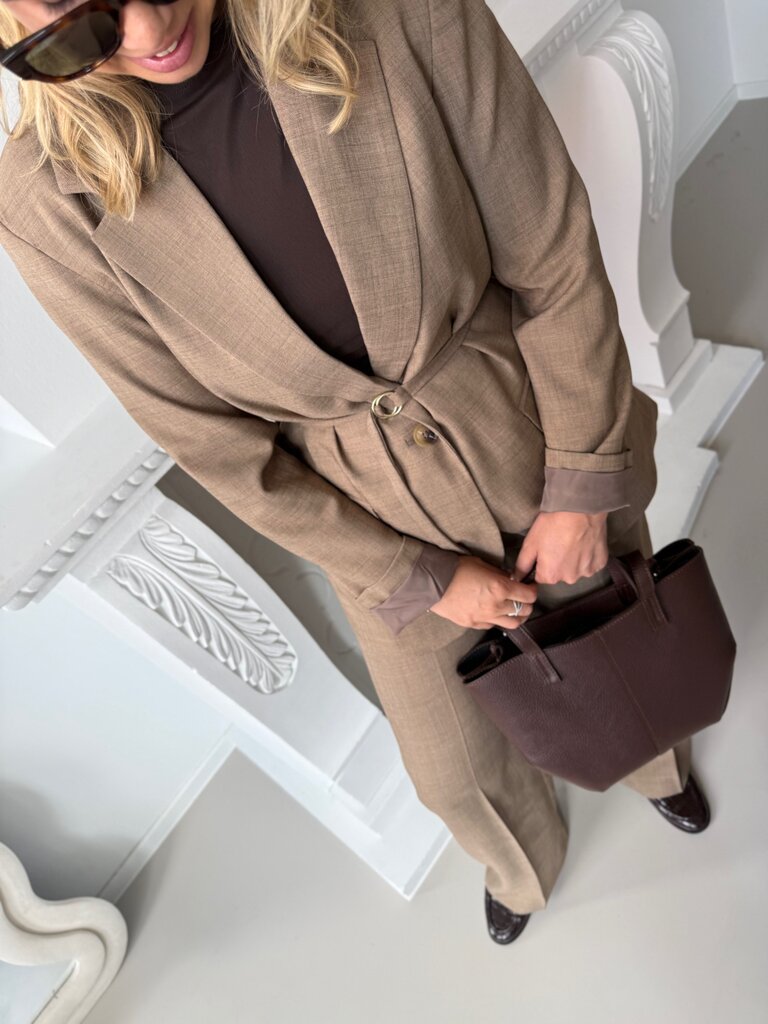 Haze belt blazer taupe
