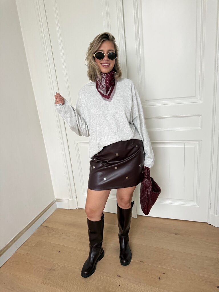 Ava stud skirt bordeaux