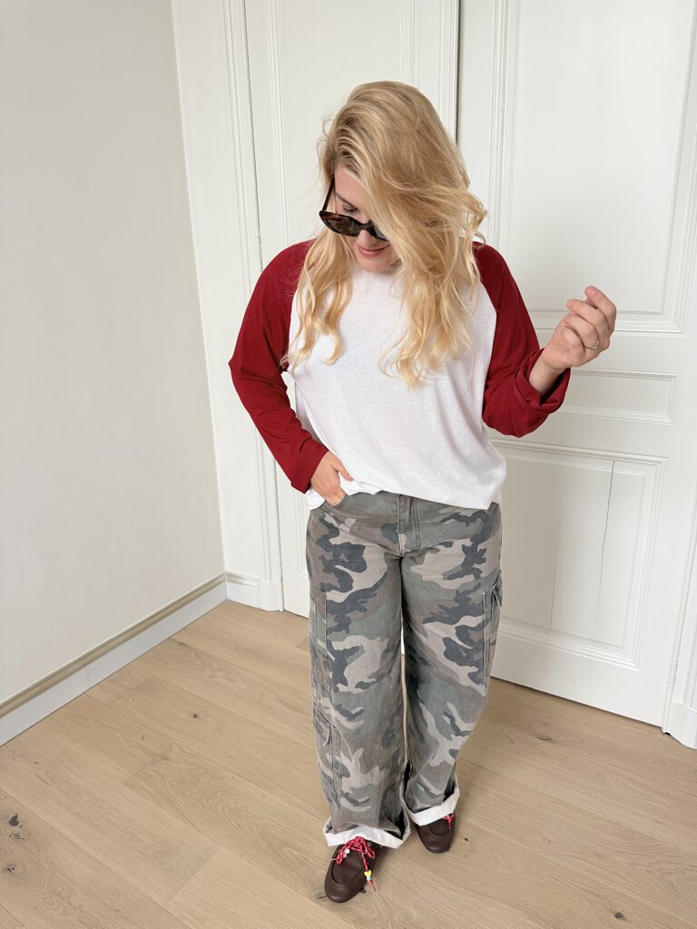Mae top red