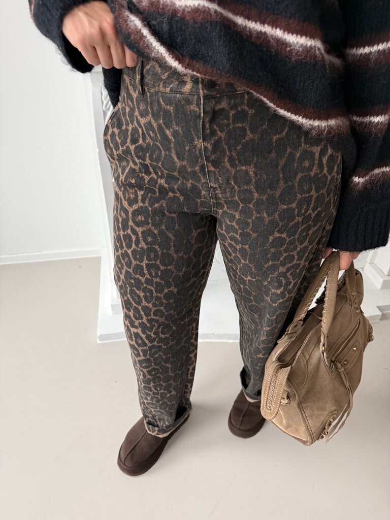 Bay leopard barrel