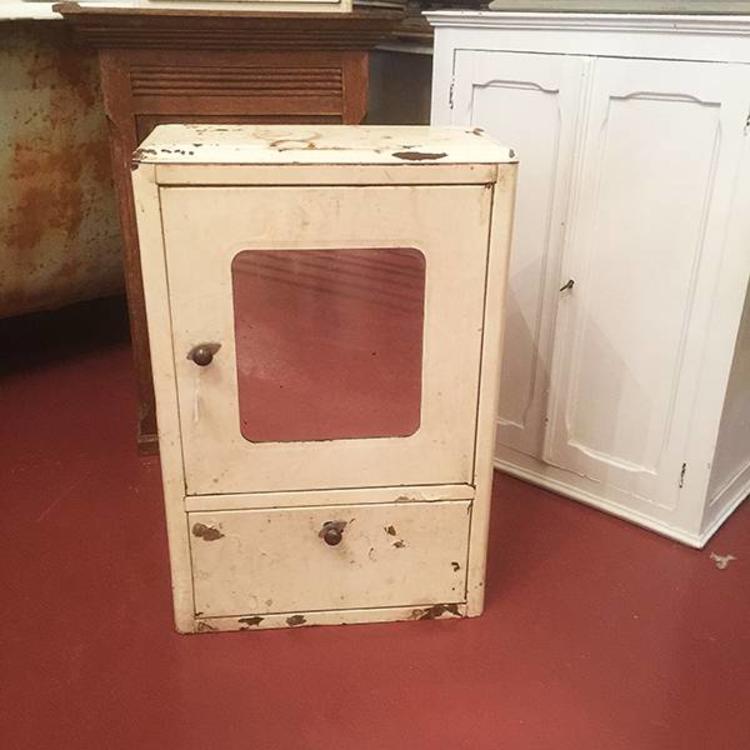 Antique Medicine Cabinet Blanc