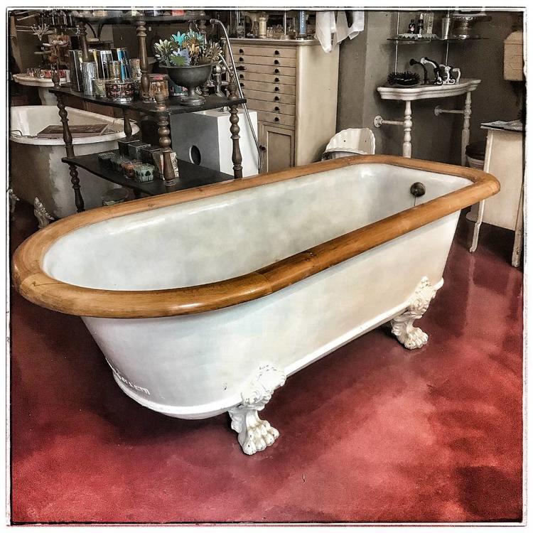 bathtub antique