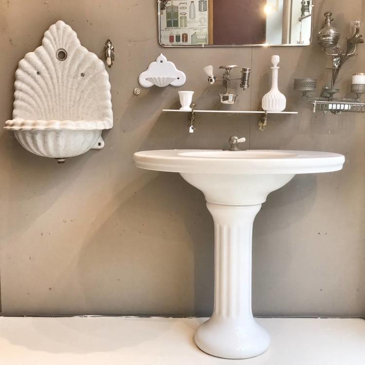 Antique Oval Washbasin In Victorian Style