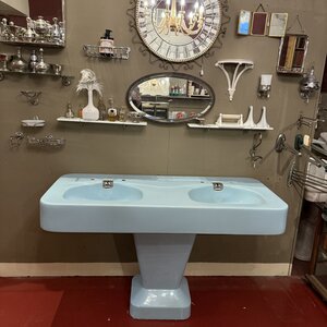 RESERVED Dubbele Mid-Century Wastafel met zuil | Retro Badkamermeubel uit de Jaren 50 licht blauw