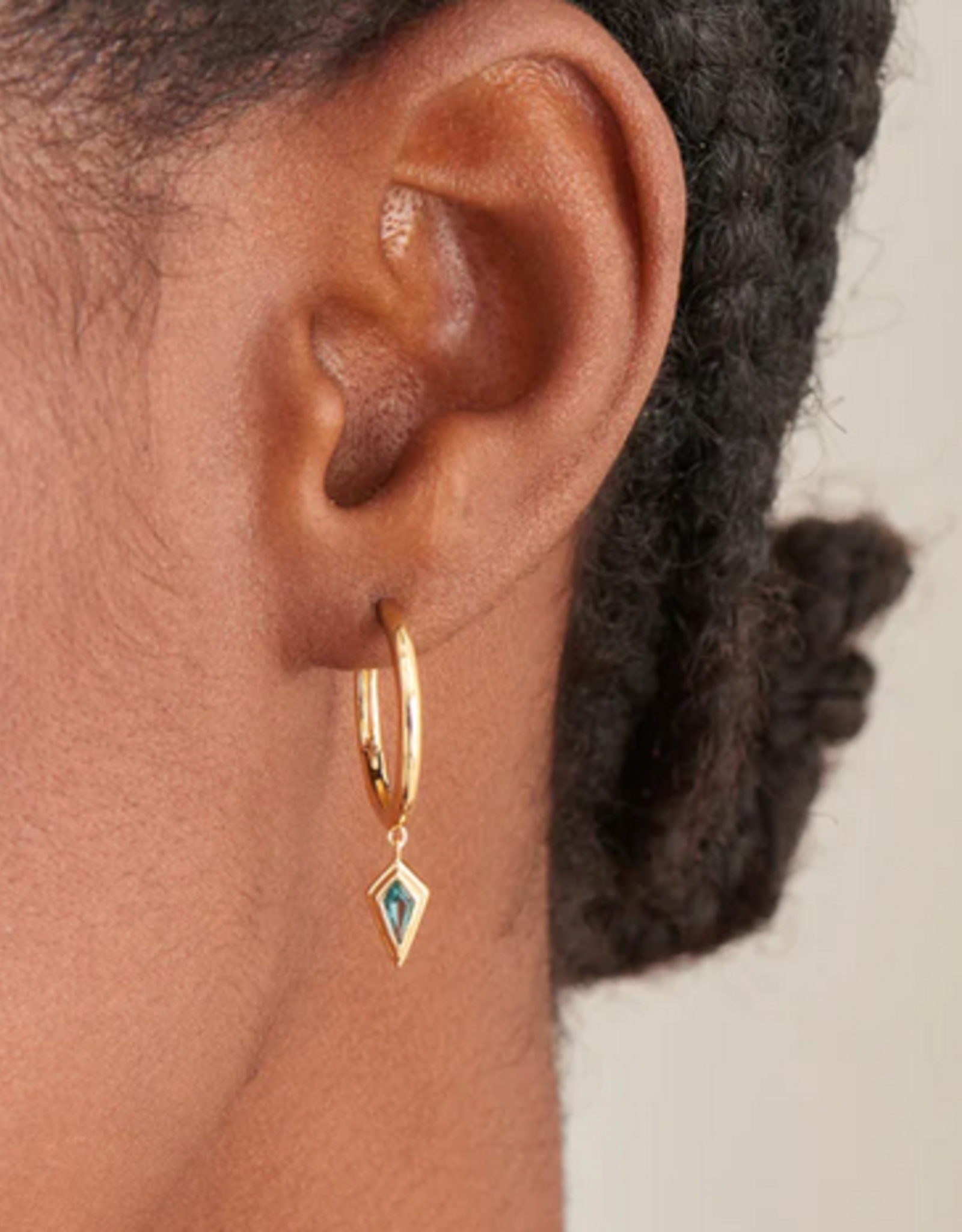 Ania Haie Oorbellen - Sparkle drop pendant hoop - goud