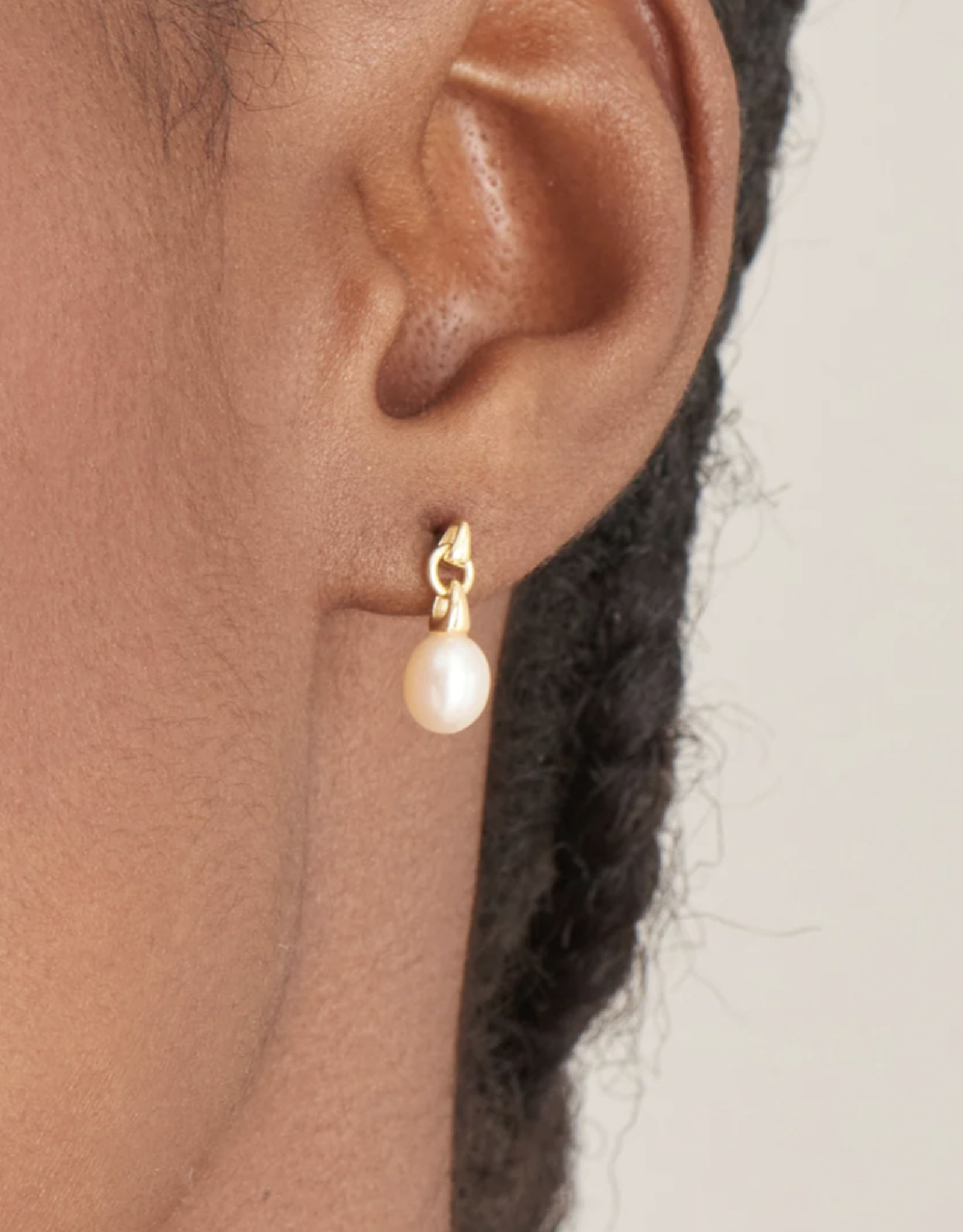 Ania Haie Oorbellen - Pearl drop stud - goud