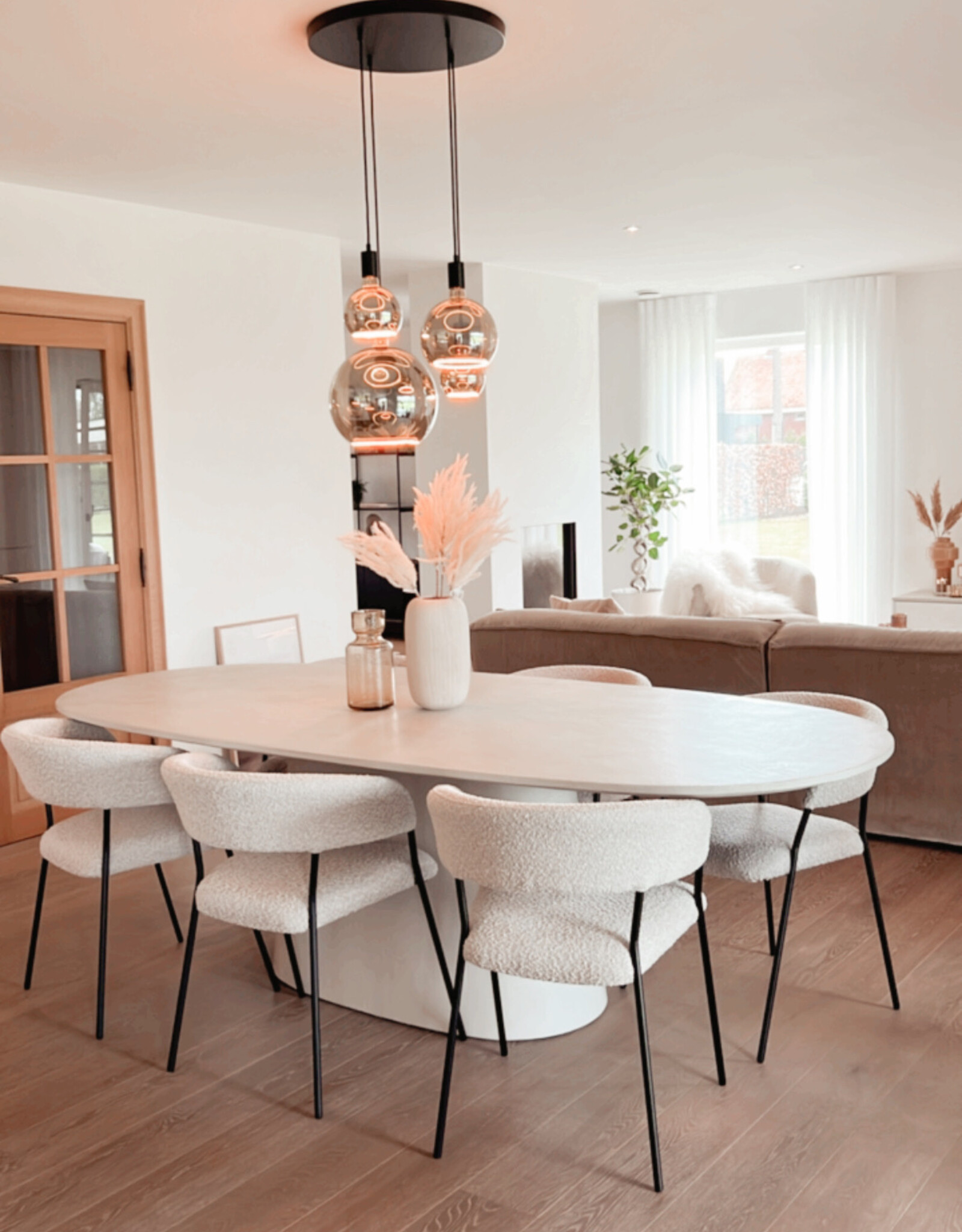 Mila Tafel - Mortex  met ovale poot