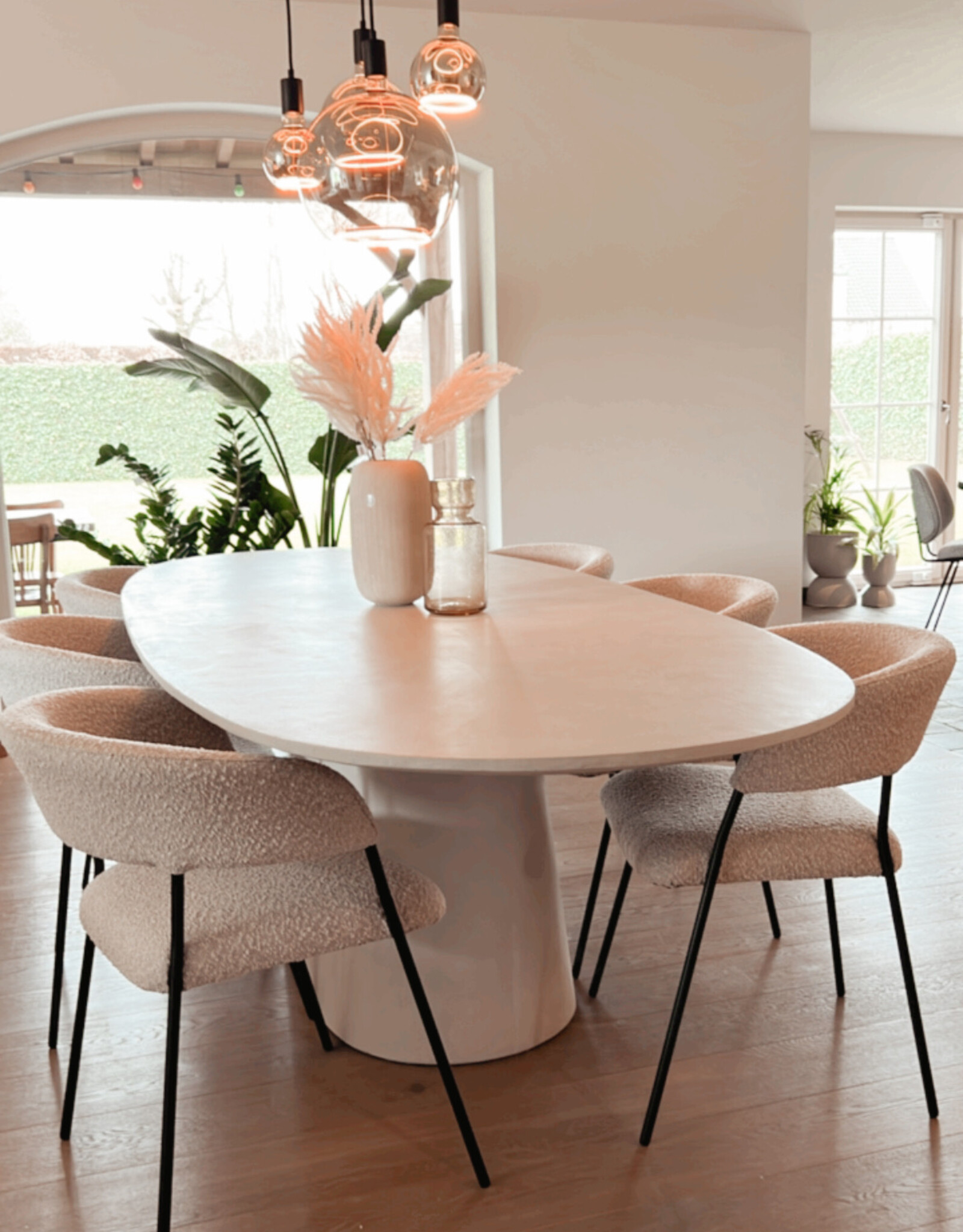 Mila Tafel - Mortex  met ovale poot